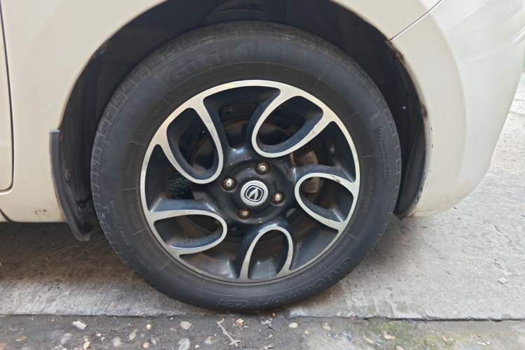 Used CHANGAN Benni 2014 1.4L Manual Luxury Model Right Front Wheel Hub