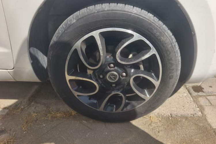 Used CHANGAN Benni 2014 1.4L Manual Luxury Model Right Front Wheel Hub