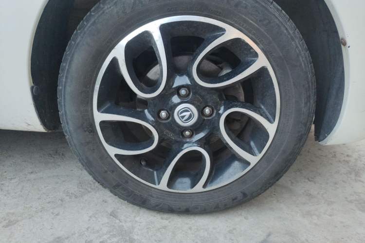 Used CHANGAN Benni 2014 1.4L Manual Luxury Model Right Front Wheel Hub