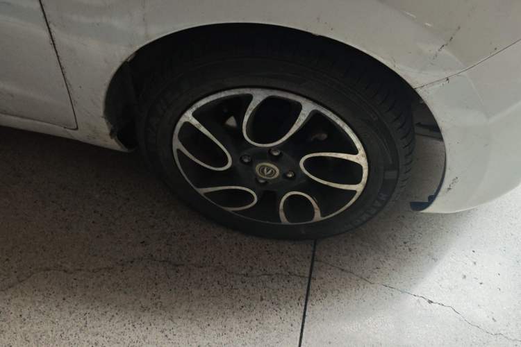 Used CHANGAN Benni 2014 1.4L Manual Luxury Model Right Front Wheel Hub