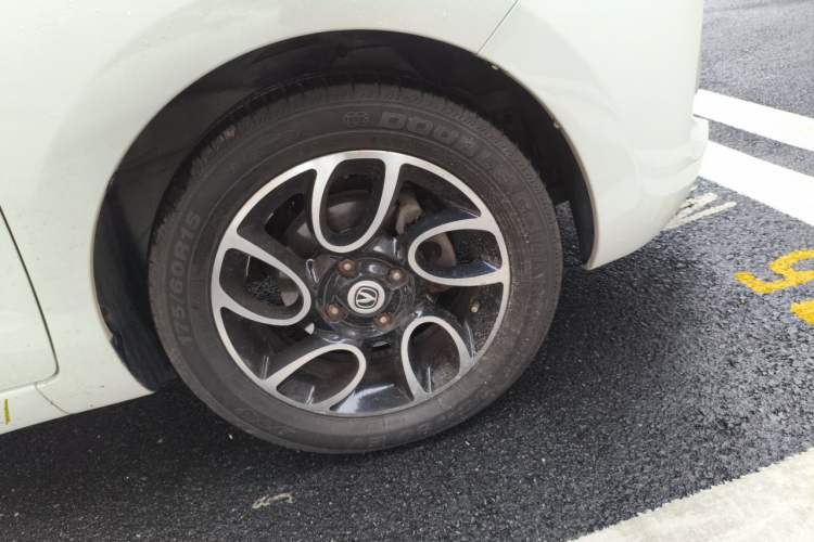 Used CHANGAN Benni 2014 1.4L IMT Luxury Model Right Front Wheel Hub