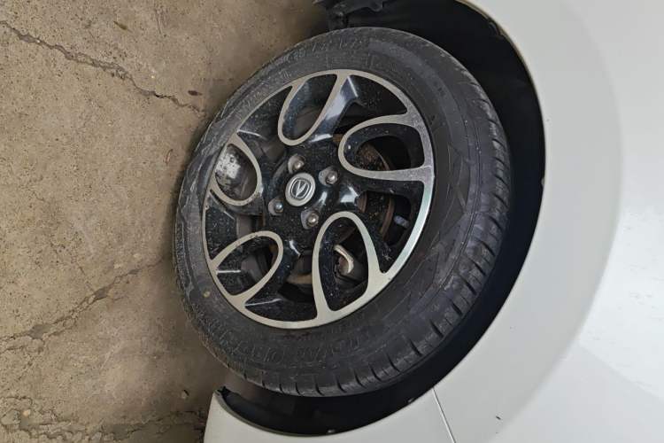Used CHANGAN Benni 2014 1.4L Manual Luxury Model Right Front Wheel Hub