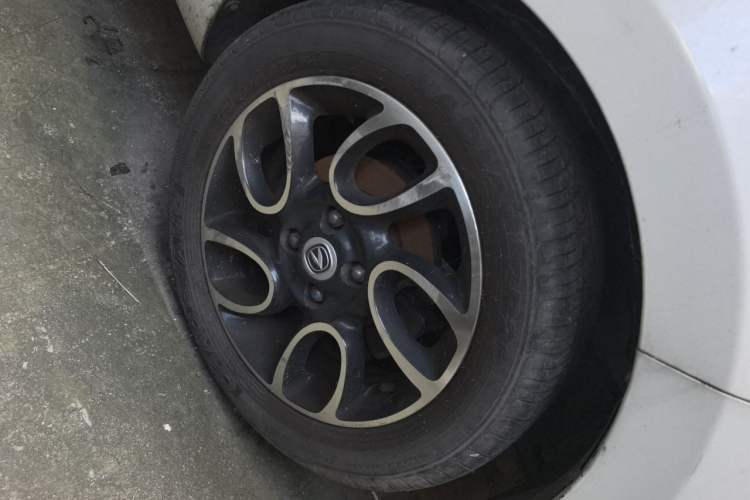 Used CHANGAN Benni 2014 1.4L Manual Luxury Model Right Front Wheel Hub