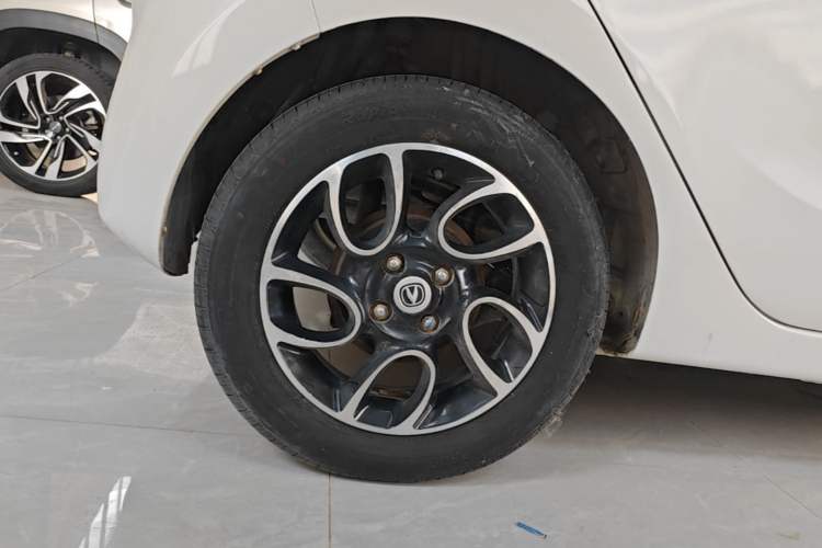 Used CHANGAN Benni 2014 1.4L IMT Luxury Model with Sunroof Right Rear Wheel Hub