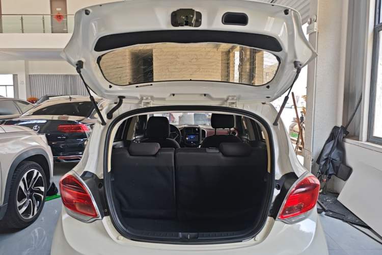 Used CHANGAN Benni 2014 1.4L IMT Luxury Model with Sunroof Trunk