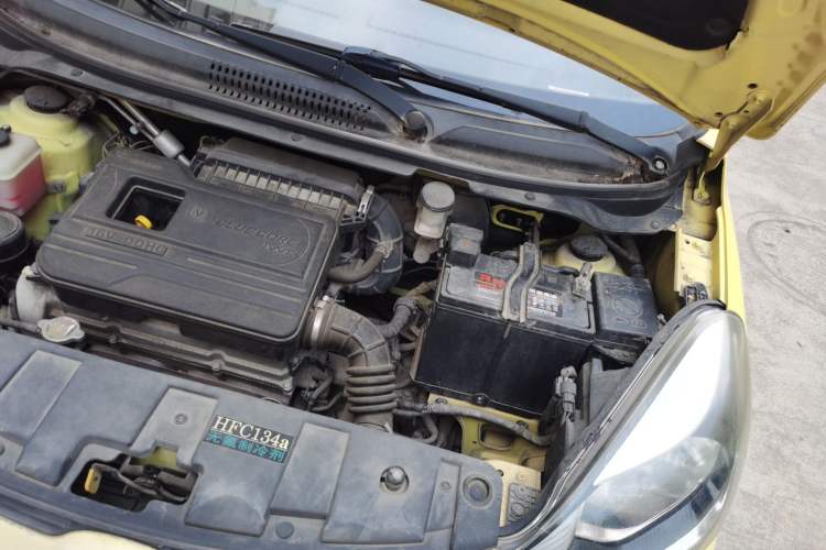 Used CHANGAN Benni 2014 1.4L IMT Luxury Model Engine Bay Left