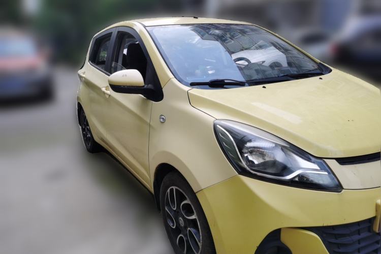 Used CHANGAN Benni 2014 1.4L IMT Luxury Model Front Right 45 Deg