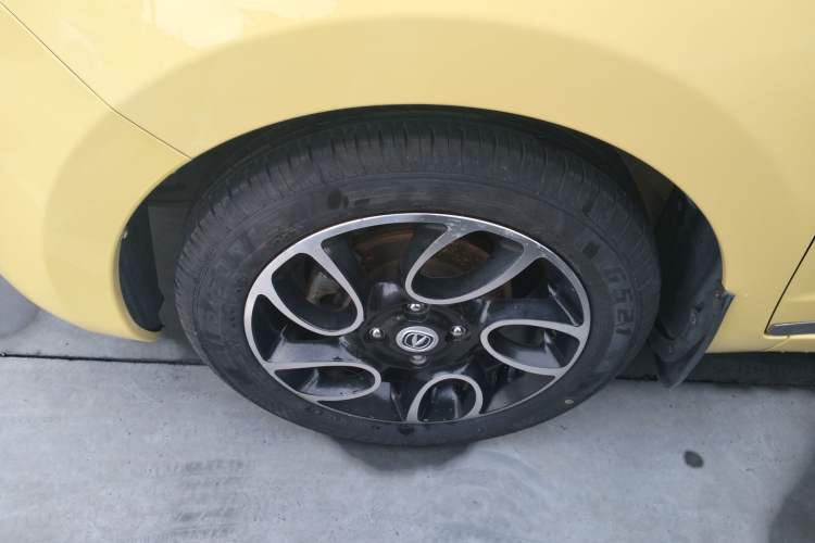 Used CHANGAN Benni 2014 1.4L Manual Luxury Model Left Front Wheel Hub