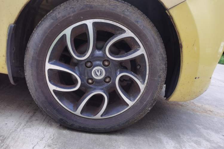 Used CHANGAN Benni 2014 1.4L IMT Luxury Model Right Front Wheel Hub