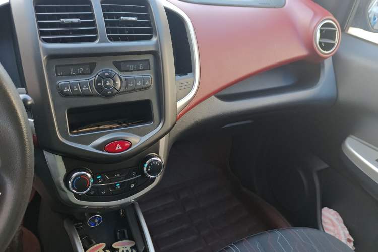 Used CHANGAN Benni 2015 1.4L IMT Luxury Model China V Standard Audio And AC Panel