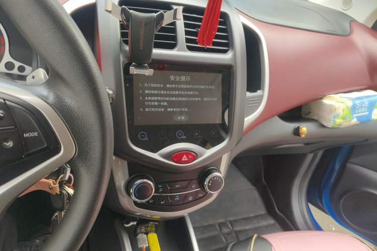 Used CHANGAN Benni 2015 1.4L IMT Prestige Model China V Standard Audio And AC Panel