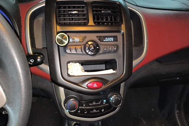 Used CHANGAN Benni 2015 1.4L Manual Luxury Model China V Standard Audio And AC Panel
