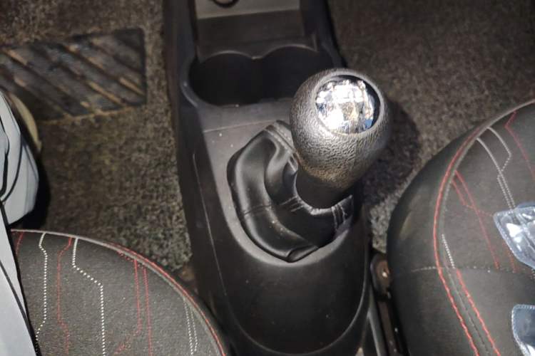Used CHANGAN Benni 2015 1.4L Manual Luxury Version China IV Standard Gear Lever