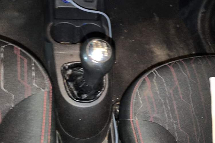 Used CHANGAN Benni 2015 1.4L Manual Luxury Model China V Standard Gear Lever