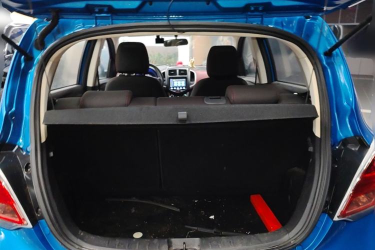 Used CHANGAN Benni 2015 1.4L Manual Luxury Version China IV Standard Trunk