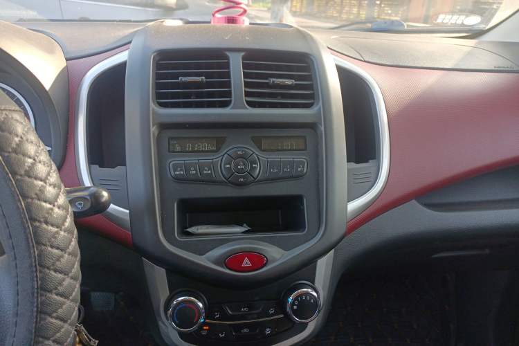 Used CHANGAN Benni 2015 1.4L Manual Luxury Model China IV Standard Audio And AC Panel