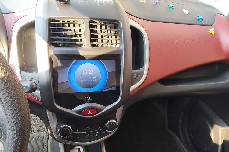 Used CHANGAN Benni 2015 1.4L IMT Prestige Model China V Standard Audio And AC Panel