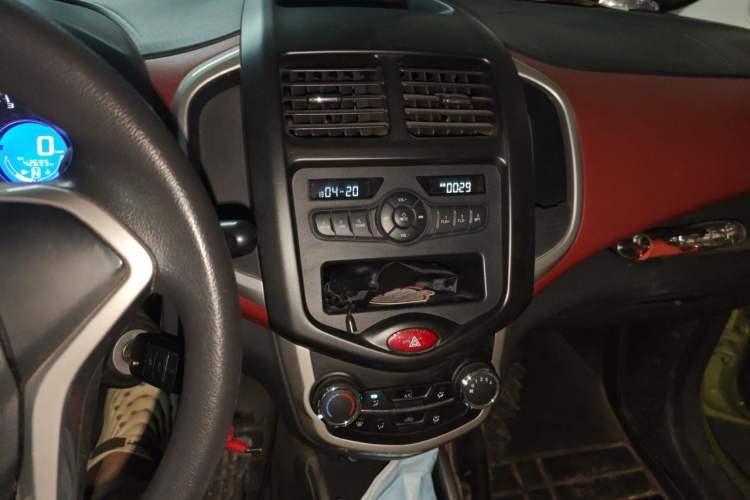 Used CHANGAN Benni 2015 1.4L IMT Luxury Version China IV Standard Audio And AC Panel