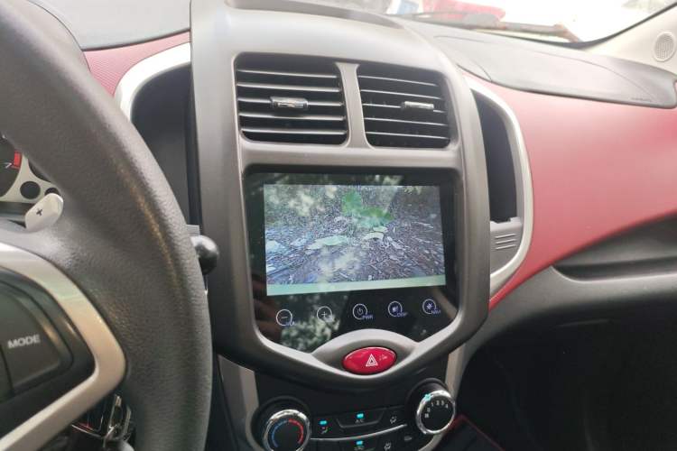 Used CHANGAN Benni 2015 1.4L IMT Sunroof Version China V Standard Audio And AC Panel