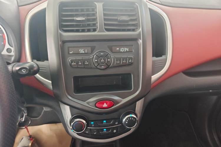 Used CHANGAN Benni 2015 1.4L Manual Luxury Model China V Standard Audio And AC Panel