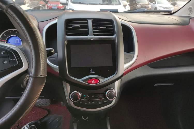 Used CHANGAN Benni 2015 1.4L IMT Prestige Model China V Standard Audio And AC Panel