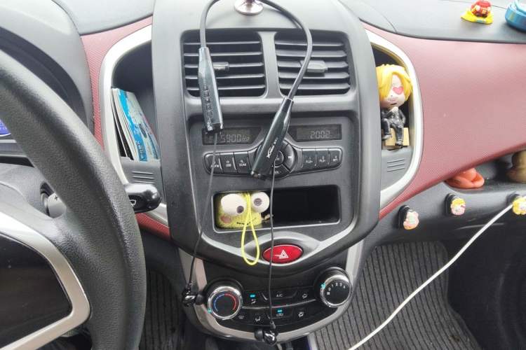Used CHANGAN Benni 2015 1.4L IMT Luxury Model China V Standard Audio And AC Panel