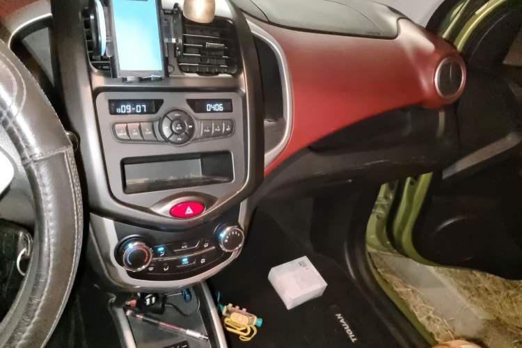 Used CHANGAN Benni 2015 1.4L IMT Luxury Model China V Standard Audio And AC Panel
