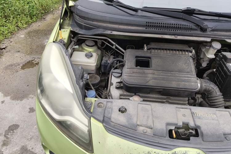 Used CHANGAN Benni 2015 1.4L IMT Luxury Model China V Standard Engine Bay Right
