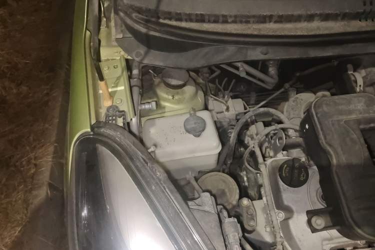 Used CHANGAN Benni 2015 1.4L IMT Luxury Model China V Standard Engine Bay Right