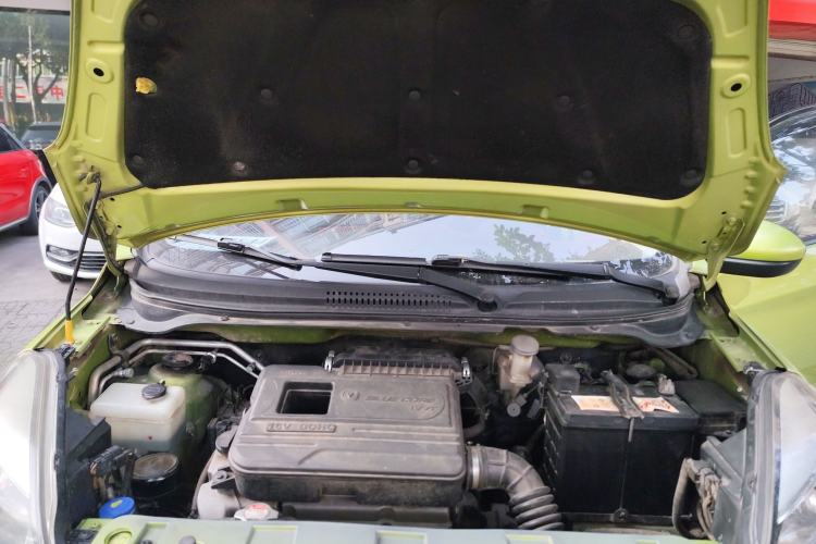 Used CHANGAN Benni 2015 1.4L IMT Luxury Model China IV Engine Bay