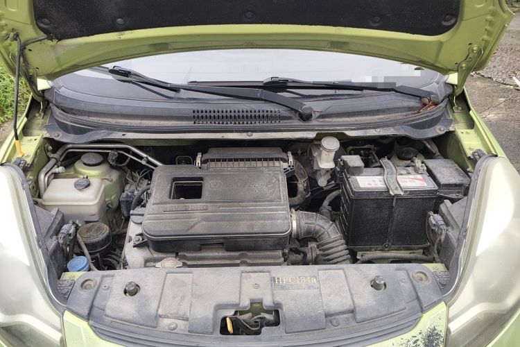 Used CHANGAN Benni 2015 1.4L IMT Luxury Model China V Standard Engine Bay