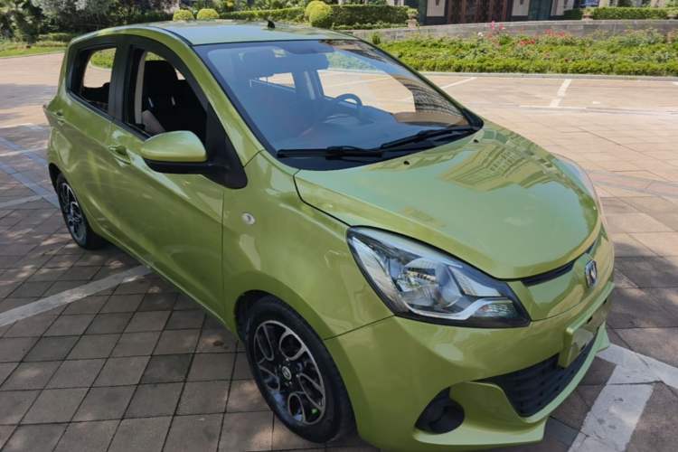 Used CHANGAN Benni 2015 1.4L IMT Luxury Model China IV Front Right 45 Deg