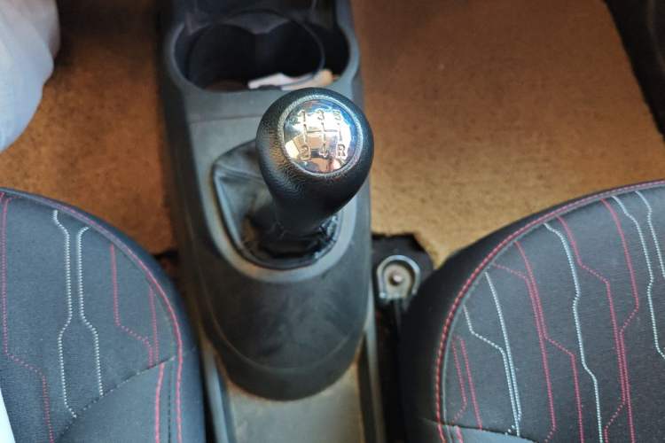 Used CHANGAN Benni 2015 1.4L Manual Luxury Model China V Standard Gear Lever