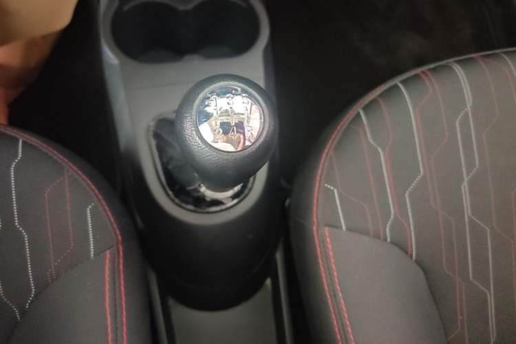 Used CHANGAN Benni 2015 1.4L Manual Luxury Model China V Standard Gear Lever