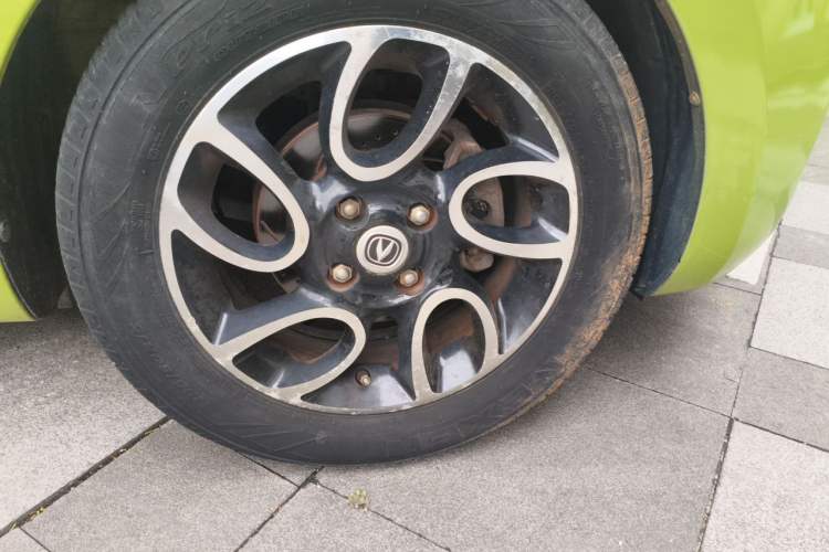 Used CHANGAN Benni 2015 1.4L IMT Sunroof Version China V Standard Right Front Wheel Hub
