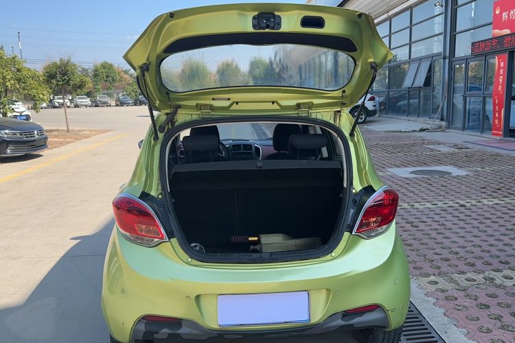 Used CHANGAN Benni 2015 1.4L IMT Luxury Model China V Standard Trunk