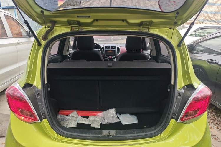 Used CHANGAN Benni 2015 1.4L IMT Sunroof Version China V Standard Trunk