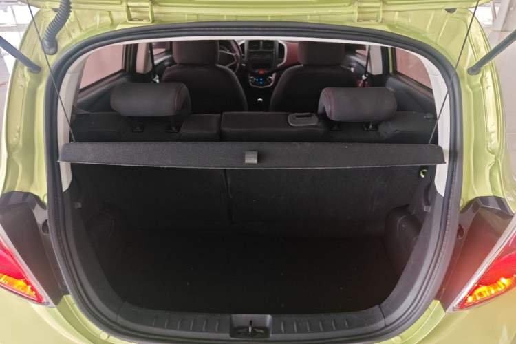 Used CHANGAN Benni 2015 1.4L Manual Luxury Model China V Standard Trunk