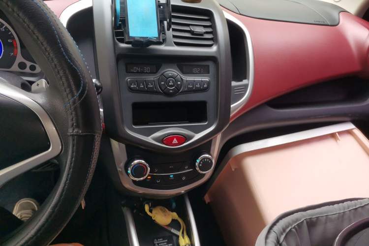 Used CHANGAN Benni 2015 1.4L IMT Luxury Model China V Standard Audio And AC Panel