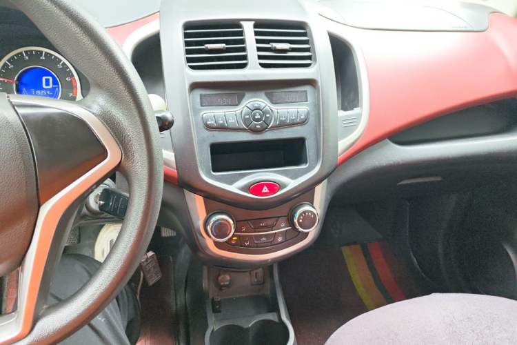 Used CHANGAN Benni 2015 1.4L Manual Luxury Model China V Standard Audio And AC Panel