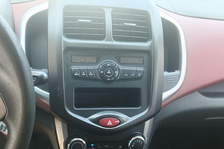 Used CHANGAN Benni 2015 1.4L Manual Luxury Model China V Standard Audio And AC Panel