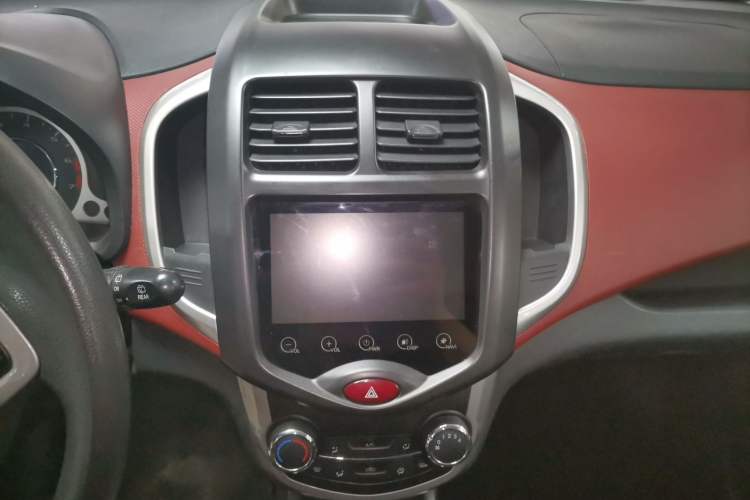 Used CHANGAN Benni 2015 1.4L IMT Prestige Model China V Standard Audio And AC Panel