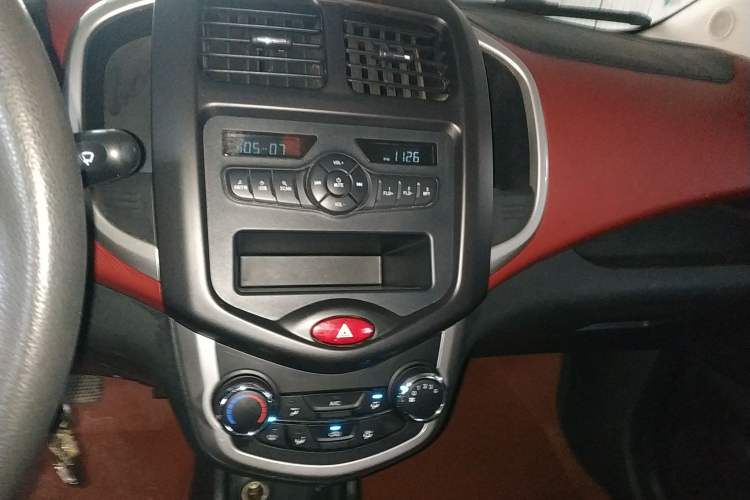 Used CHANGAN Benni 2015 1.4L Manual Luxury Model China V Standard Audio And AC Panel