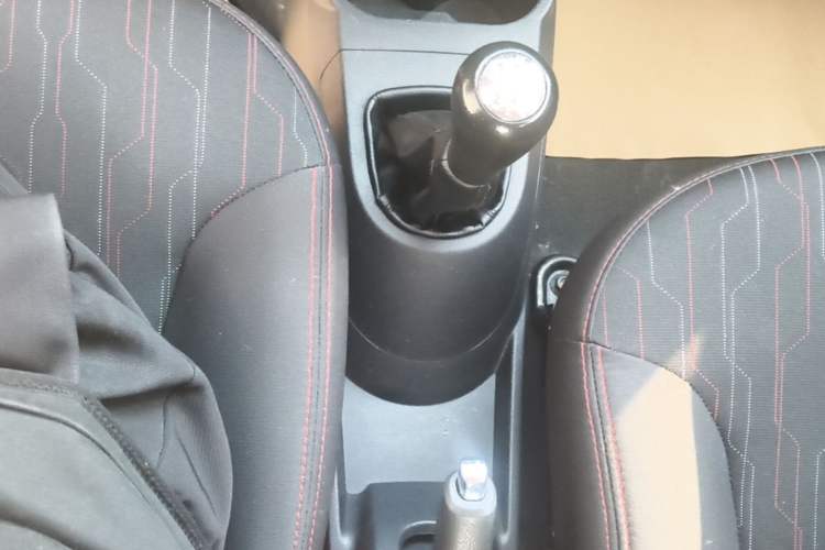 Used CHANGAN Benni 2015 1.4L Manual Luxury Model China V Standard Gear Lever