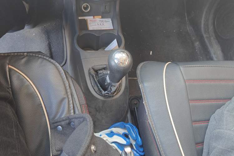 Used CHANGAN Benni 2015 1.4L Manual Luxury Model China V Standard Gear Lever