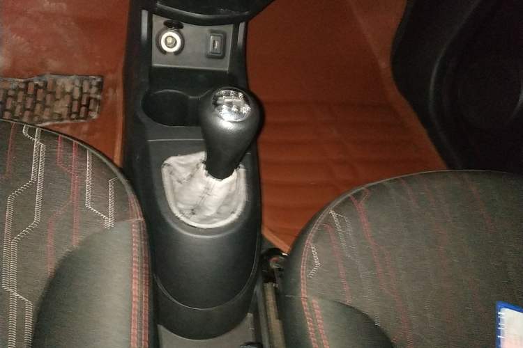 Used CHANGAN Benni 2015 1.4L Manual Luxury Model China V Standard Gear Lever