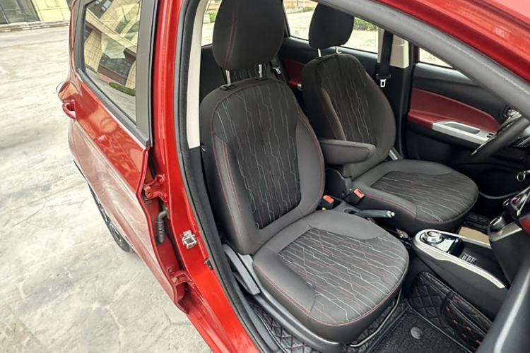 Used CHANGAN Benni 2015 1.4L IMT Prestige Model China V Standard Interior 4