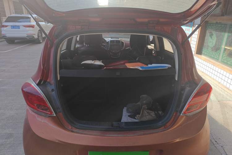 Used CHANGAN Benni 2015 1.4L Manual Luxury Model China V Standard Trunk