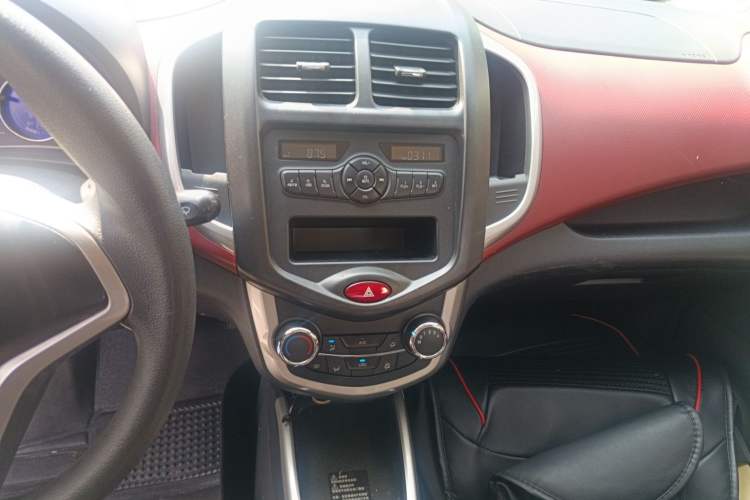 Used CHANGAN Benni 2015 1.4L IMT Luxury Model China V Standard Audio And AC Panel