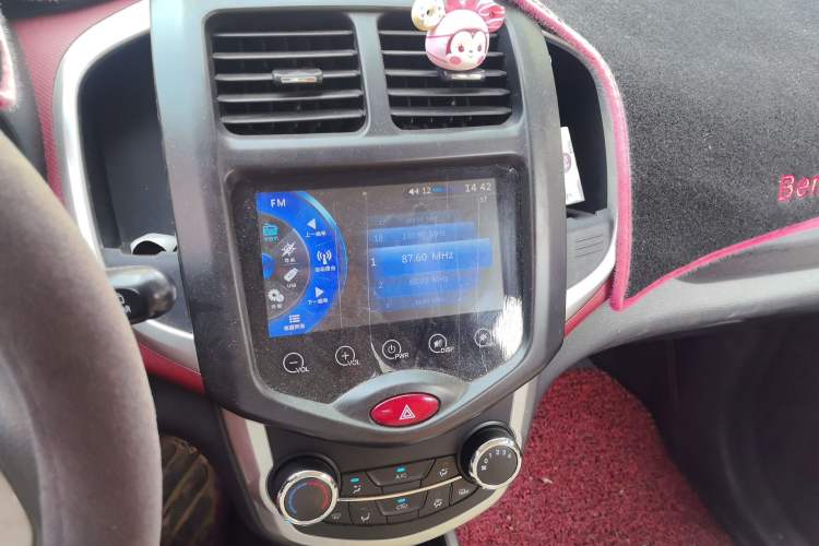 Used CHANGAN Benni 2015 1.4L IMT Prestige Model China V Standard Audio And AC Panel